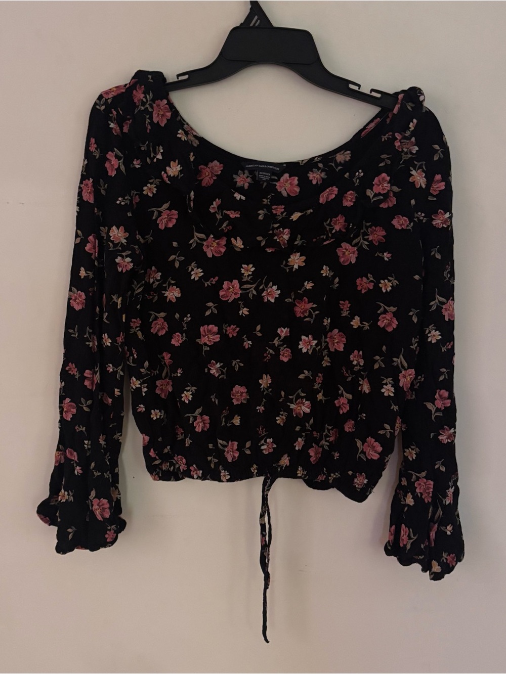 American Eagle XS Black Pink Floral Ruffle Cuff Tie Hem Blouse